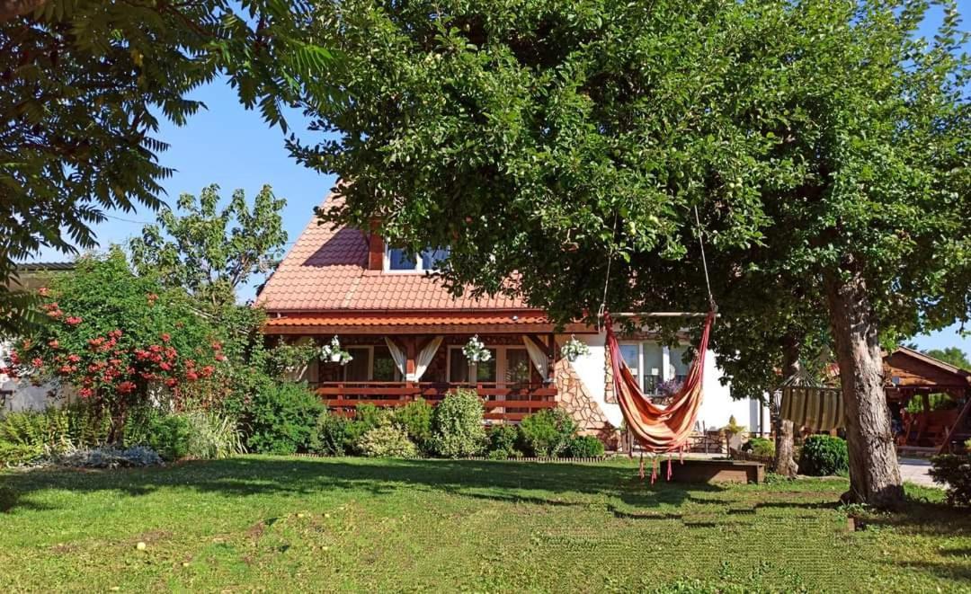 Rodzinny Zakatek "U Gluszkow" Bieszczady Myczkowce Exterior foto